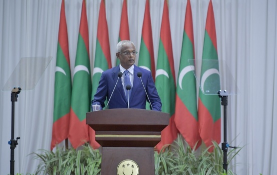 Mi aharu nimey iru reserve 803 million dollar ah ithuruvaane: Raees