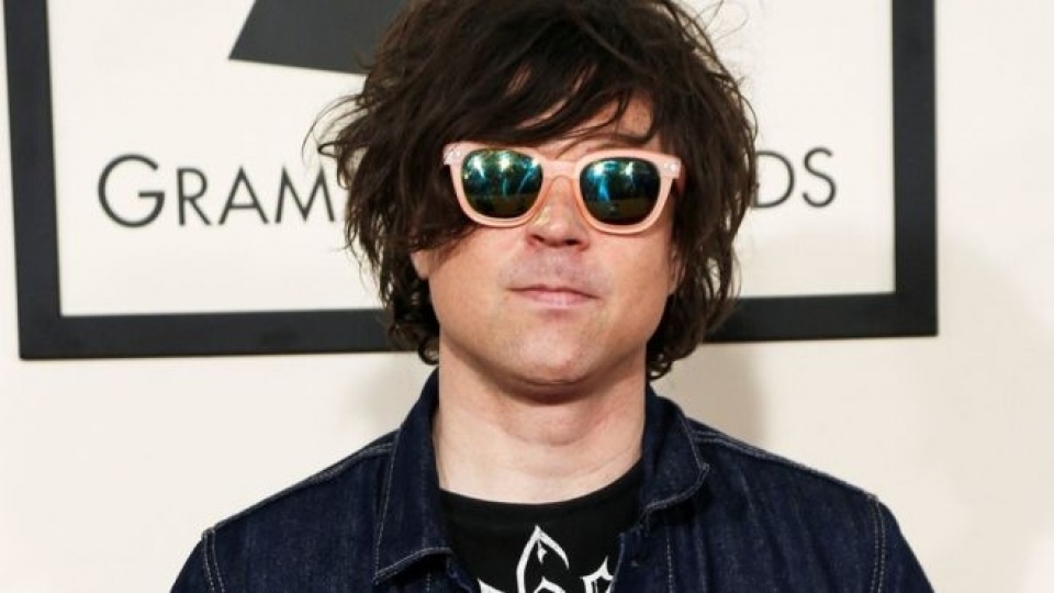 Jinsee furahsaaraige shakuva Ryan Adams ahves