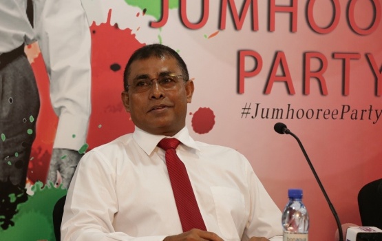 Raajjein Singapore ah kanda alhuvva safeerakah Dr. Mausoom