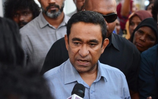 Raees Yameen ge sharee ai hendunu 10:30 gai, TV in live kuraane