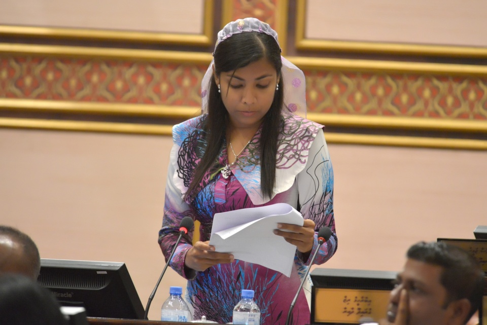 Nasheed vote dhevva gothakah ehen menbarunves vote dhevafaane, sirru kuran feney: Rozaina