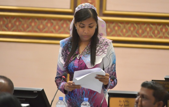 Nasheed vote dhevva gothakah ehen menbarunves vote dhevafaane, sirru kuran feney: Rozaina
