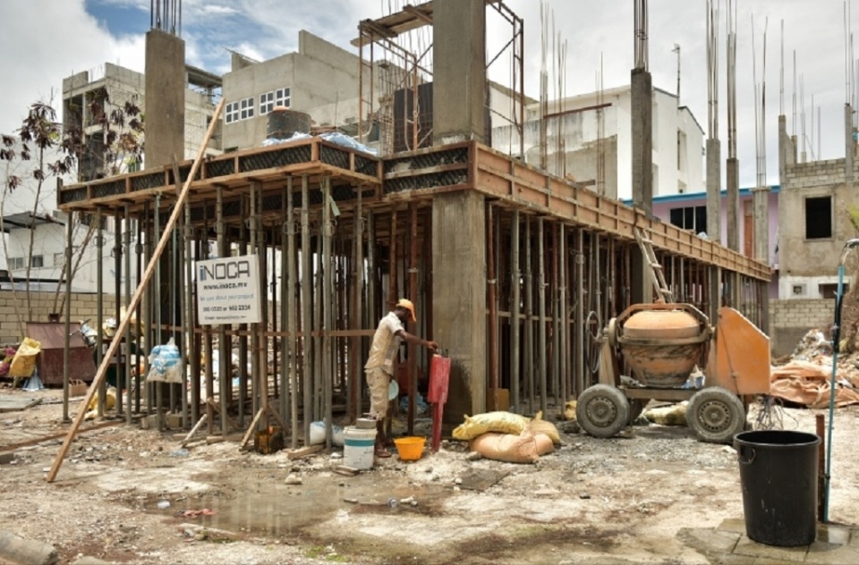 Imaaraathehge fas vana burin 15 foot ge dhagandu holhi eh vettijje