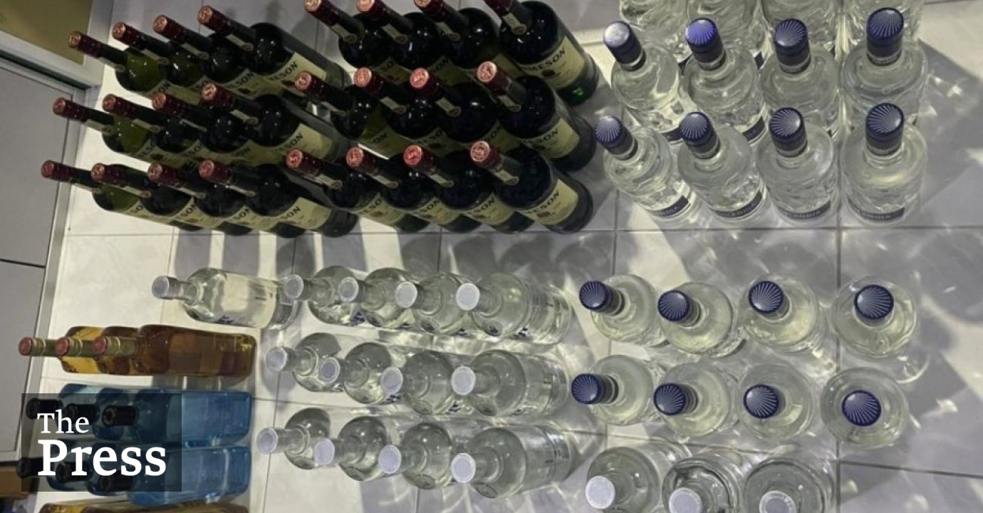 man-arrested-in-maafushi-with-72-bottles-of-alcohol-thepress