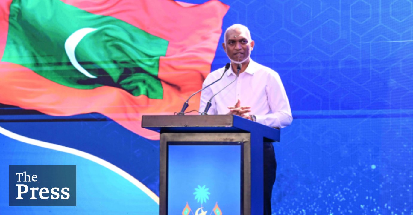 First Couple meets with the Maldivian community in Lanka
