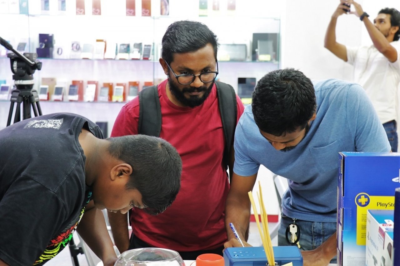 މެކްސްކޮމް އިން ނޯވާ 4 ލޯންކުރުން