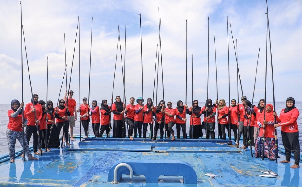 ބީއެމްއެލް އަންހެން ސްޓާފުން މަސްވެރިކަމަށް