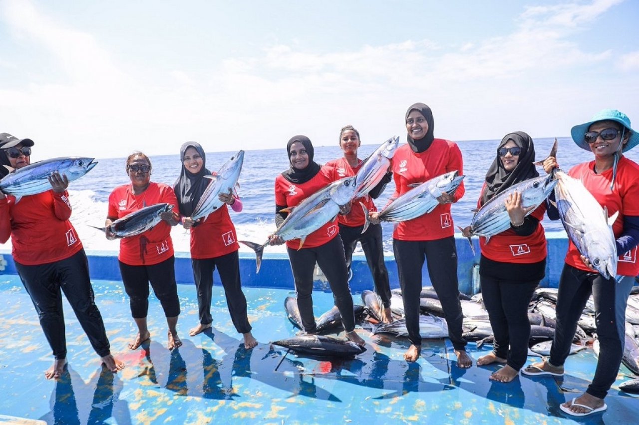 ބީއެމްއެލް އަންހެން ސްޓާފުން މަސްވެރިކަމަށް