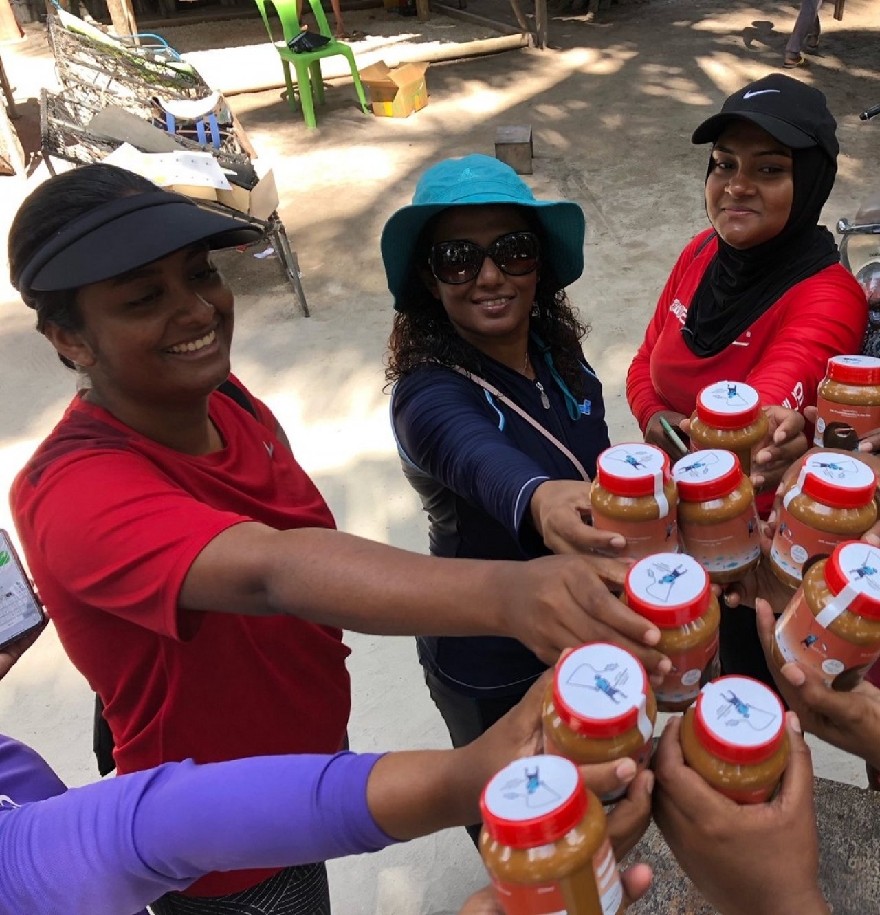 ބީއެމްއެލް އަންހެން ސްޓާފުން މަސްވެރިކަމަށް