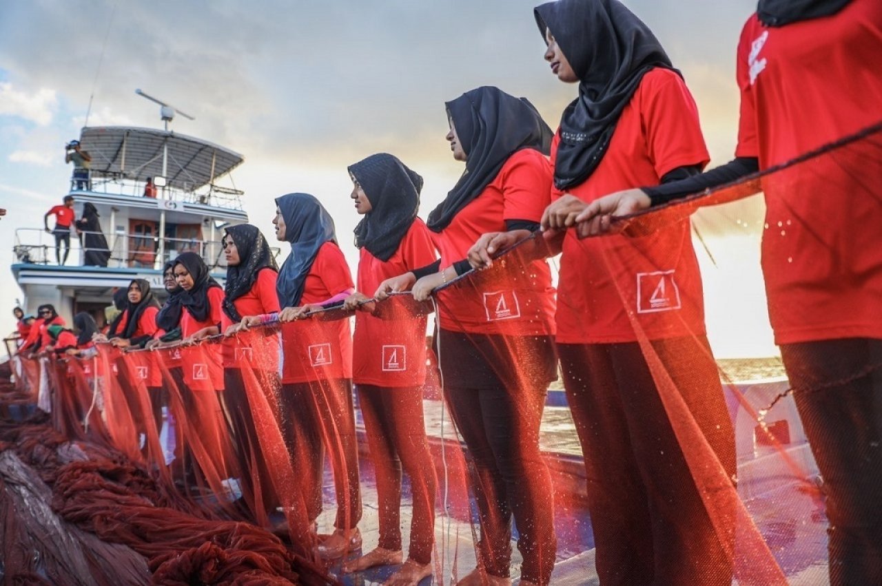 ބީއެމްއެލް އަންހެން ސްޓާފުން މަސްވެރިކަމަށް