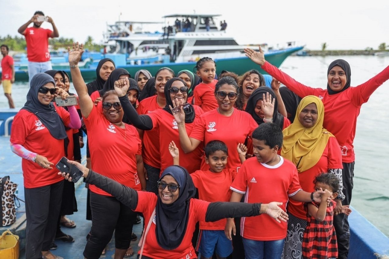 ބީއެމްއެލް އަންހެން ސްޓާފުން މަސްވެރިކަމަށް