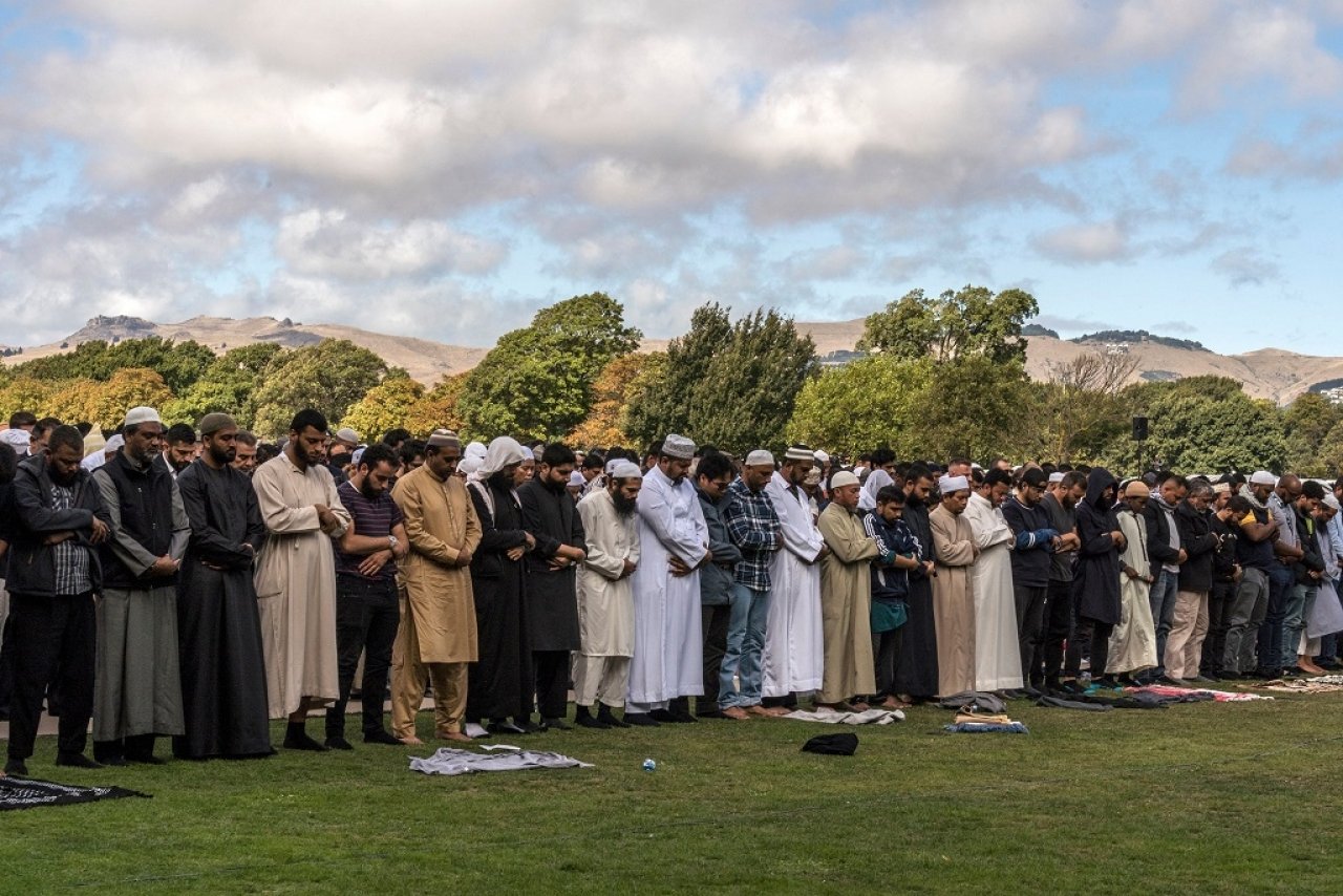 ކްރިސްޓްޗާޗުގައި ބޮޑު ޖަމާއަތުގައި ކުރެވުނު ހުކުރު ނަމާދު