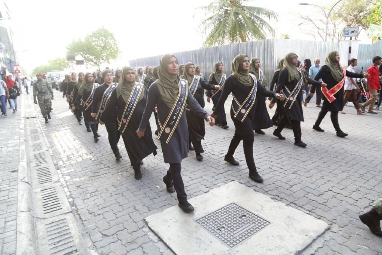 ރާއްޖޭގެ އަންހެން ސިފައިންގެ ޚިދުމަތަށް 30 އަހަރު ފުރުން ފާހަގަކުރުމަށް ބޭއްވި ޝަރަފުގެ ހިނގާލުން