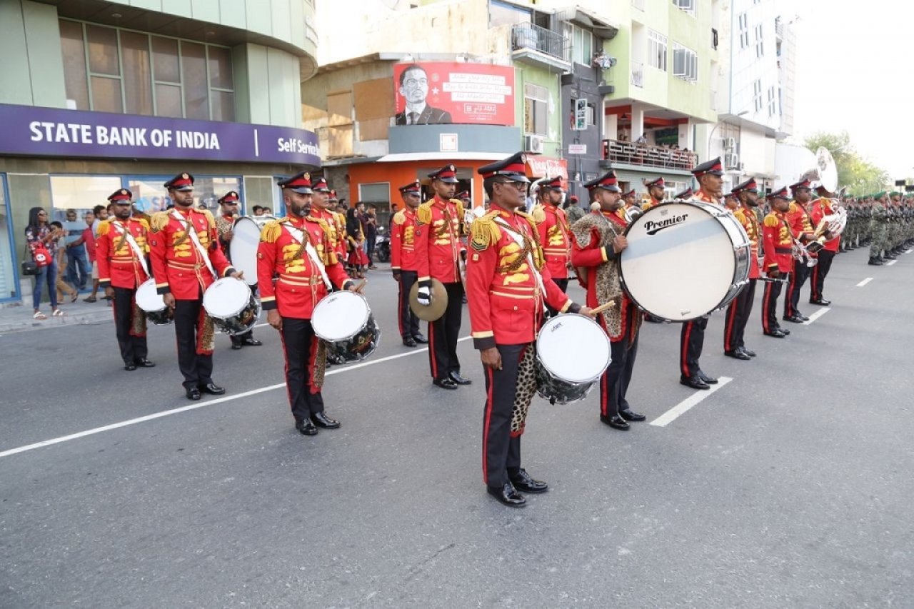 ރާއްޖޭގެ އަންހެން ސިފައިންގެ ޚިދުމަތަށް 30 އަހަރު ފުރުން ފާހަގަކުރުމަށް ބޭއްވި ޝަރަފުގެ ހިނގާލުން
