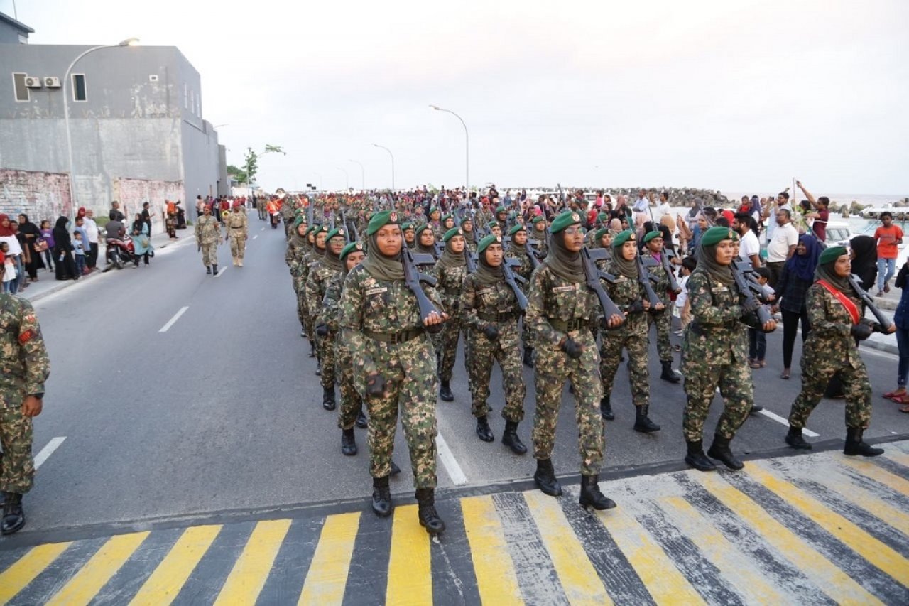 ރާއްޖޭގެ އަންހެން ސިފައިންގެ ޚިދުމަތަށް 30 އަހަރު ފުރުން ފާހަގަކުރުމަށް ބޭއްވި ޝަރަފުގެ ހިނގާލުން