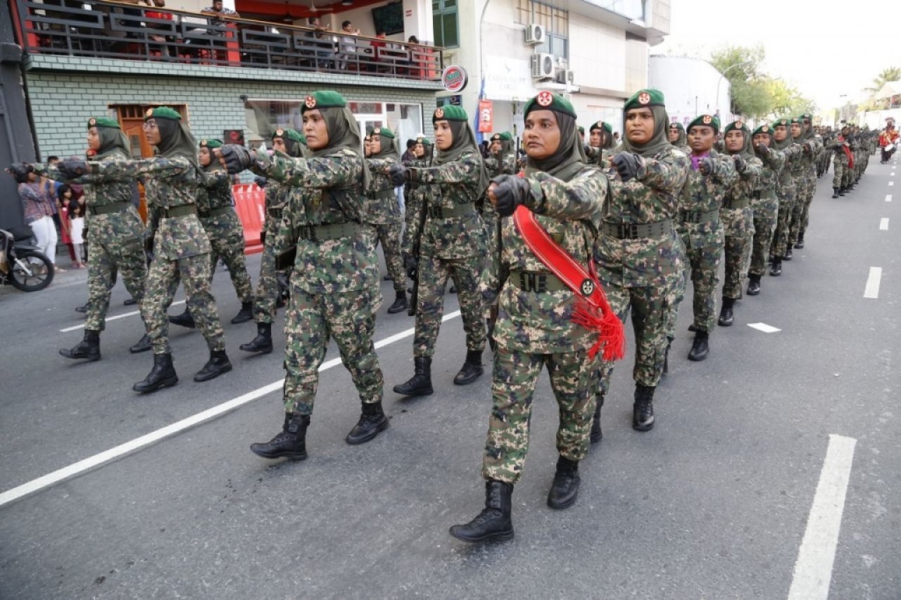 ރާއްޖޭގެ އަންހެން ސިފައިންގެ ޚިދުމަތަށް 30 އަހަރު ފުރުން ފާހަގަކުރުމަށް ބޭއްވި ޝަރަފުގެ ހިނގާލުން