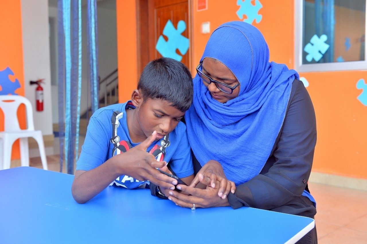 އޯޓިޒަމް ދުވަސް ފާހަގަކުރަން ބޭއްވި އާއިލީ ނާސްތާ