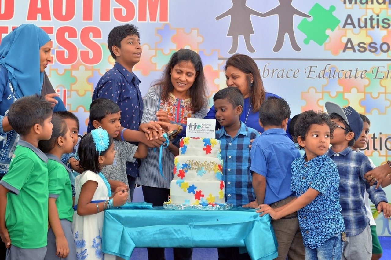 އޯޓިޒަމް ދުވަސް ފާހަގަކުރަން ބޭއްވި އާއިލީ ނާސްތާ