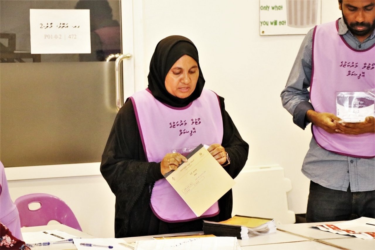 ފޮޓޯ: މަޖިލިސް އިންތިހާބުގެ ވޯޓު ގުނުން