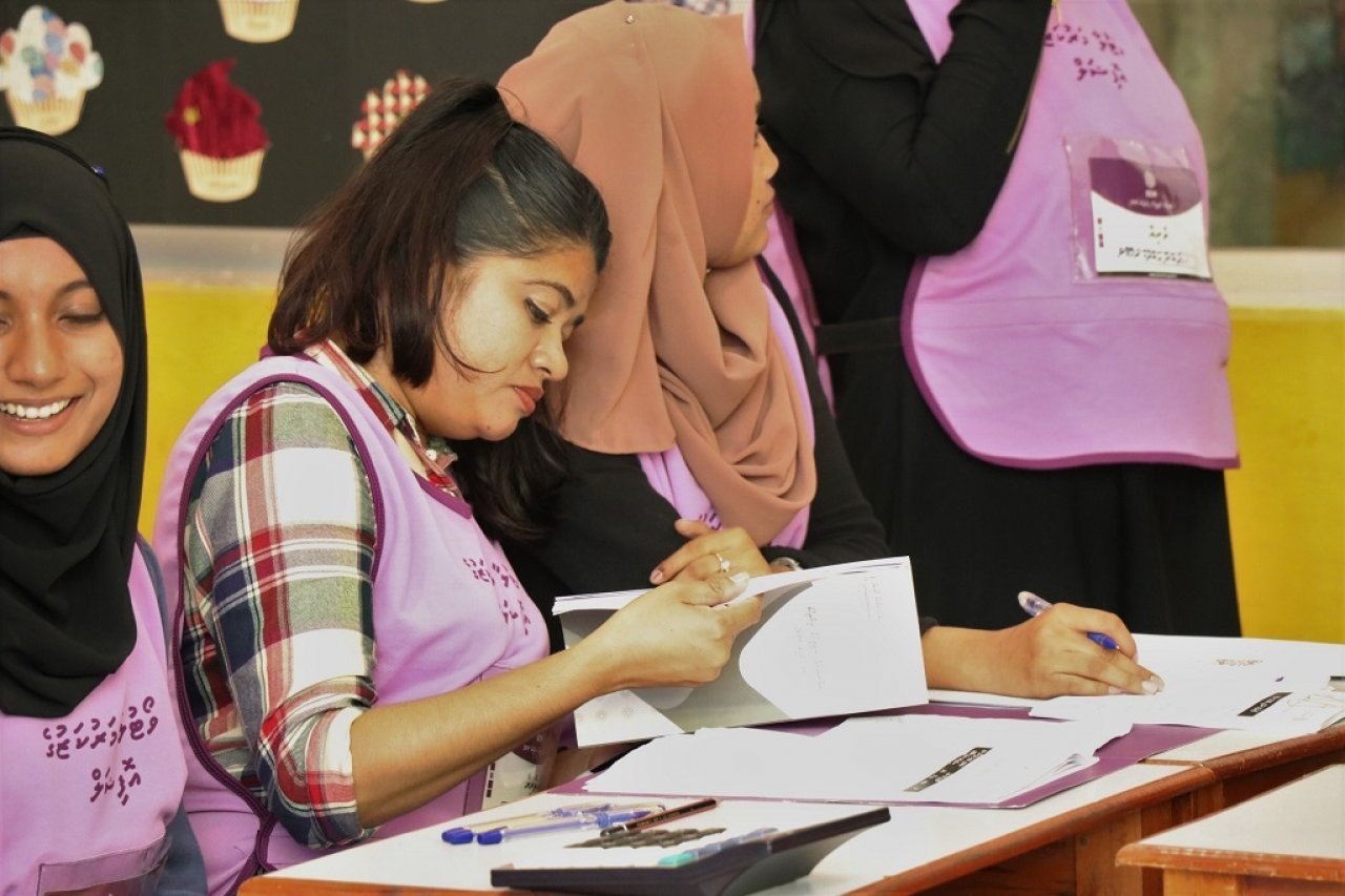 ފޮޓޯ: މަޖިލިސް އިންތިހާބުގެ ވޯޓު ގުނުން