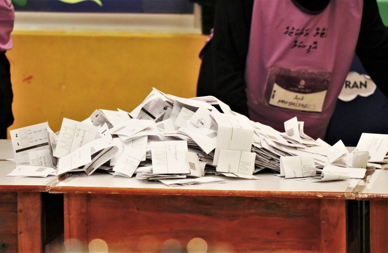 ފޮޓޯ: މަޖިލިސް އިންތިހާބުގެ ވޯޓު ގުނުން
