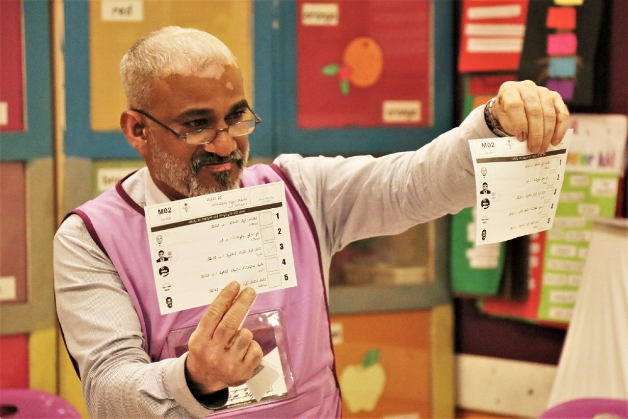 ފޮޓޯ: މަޖިލިސް އިންތިހާބުގެ ވޯޓު ގުނުން