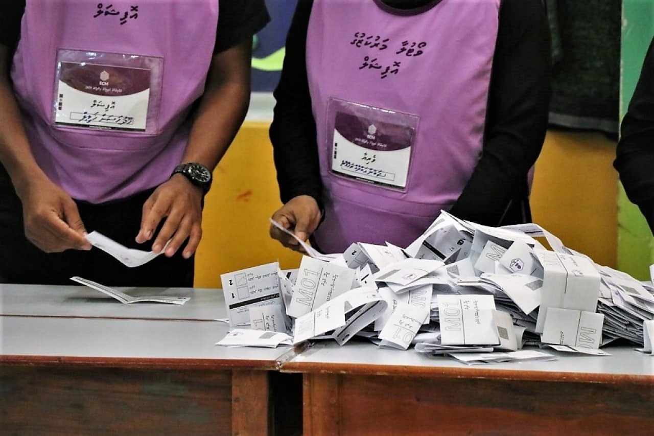 ފޮޓޯ: މަޖިލިސް އިންތިހާބުގެ ވޯޓު ގުނުން
