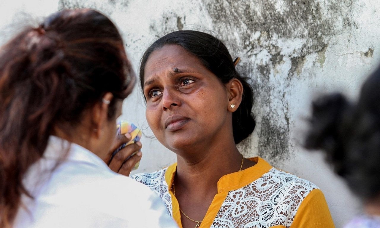 ލަންކާގައި ދިން ބޮމުގެ ހަމަލާތަކުގައި މަރުވި މީހުންގެ ޖަނާޒާ