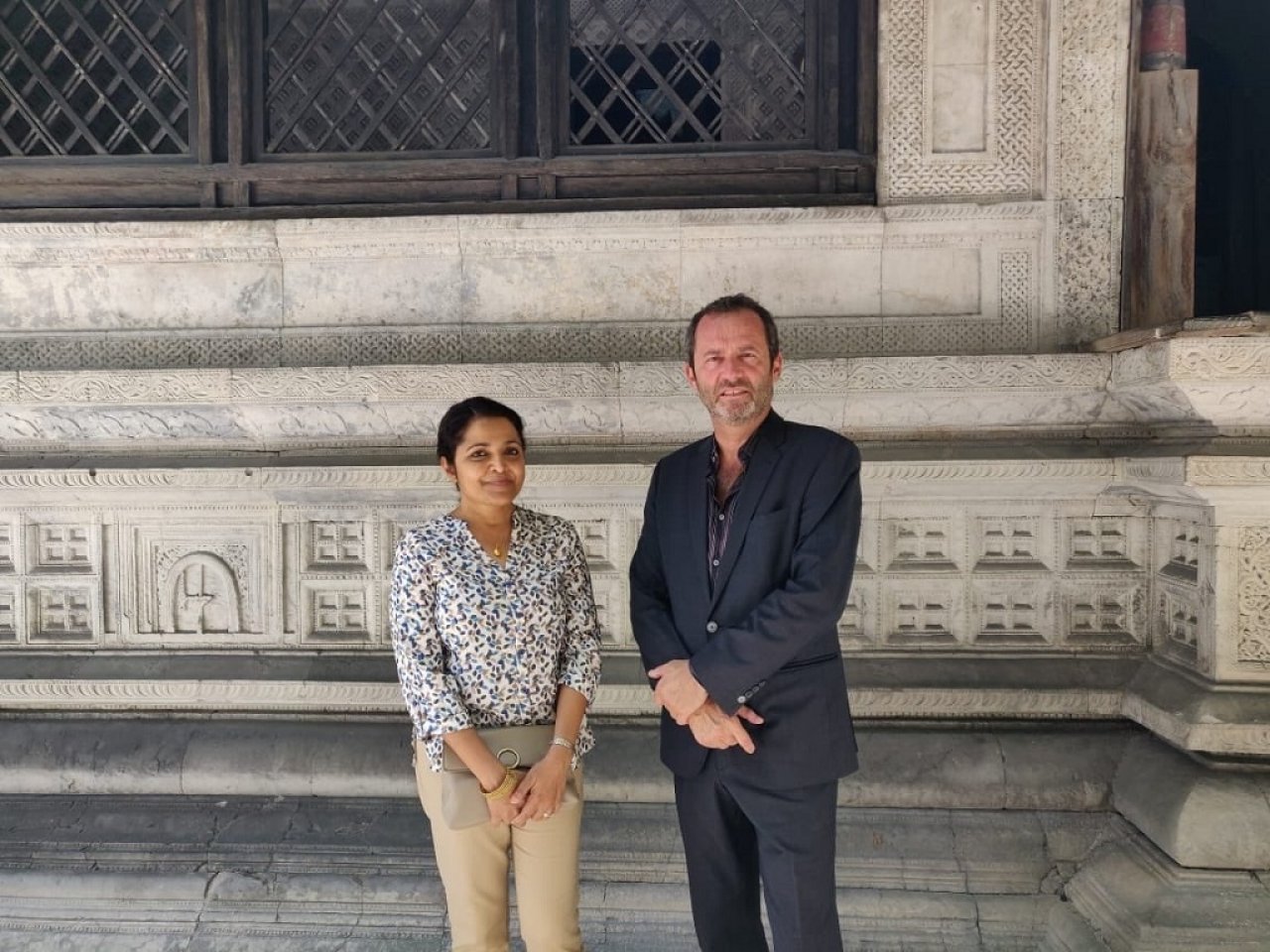 ރޯދައަށް ހުކުރު މިސްކިތް ޒީނަތްތެރިކުރުން