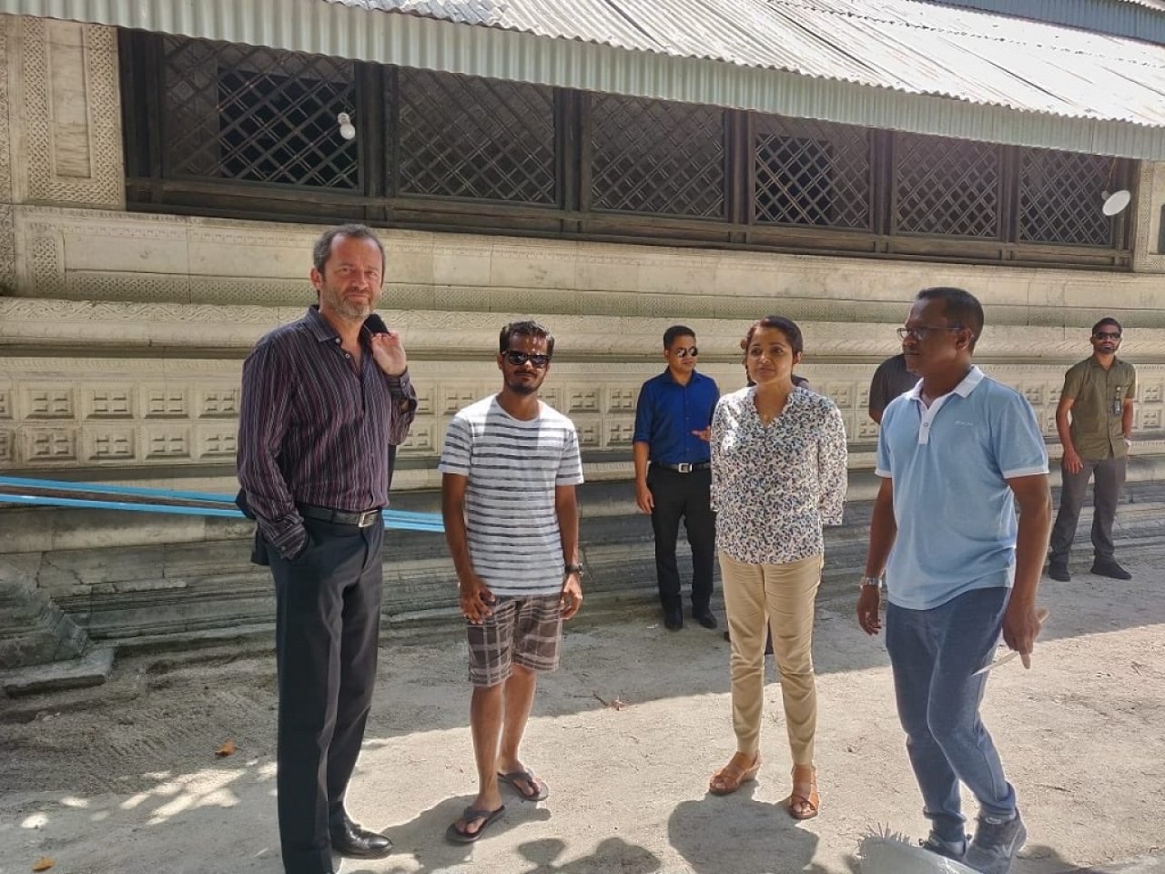 ރޯދައަށް ހުކުރު މިސްކިތް ޒީނަތްތެރިކުރުން