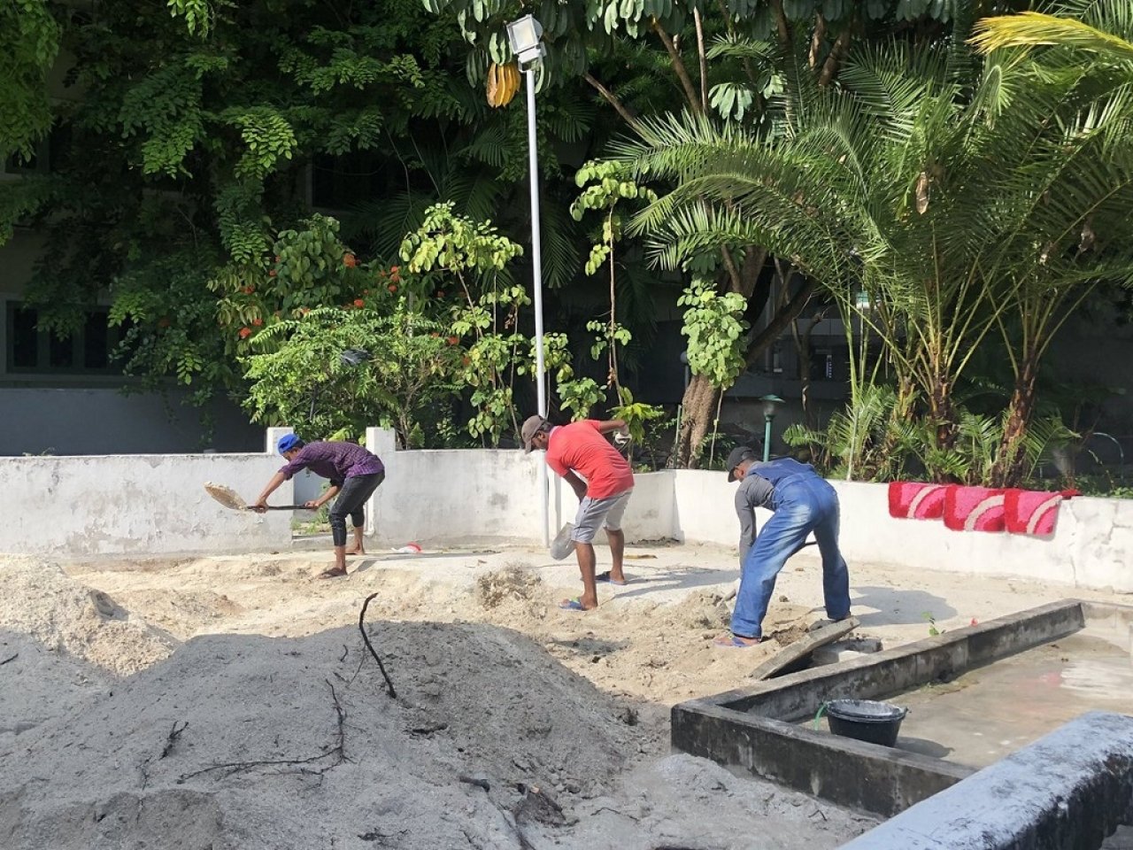 ރޯދައަށް ހުކުރު މިސްކިތް ޒީނަތްތެރިކުރުން