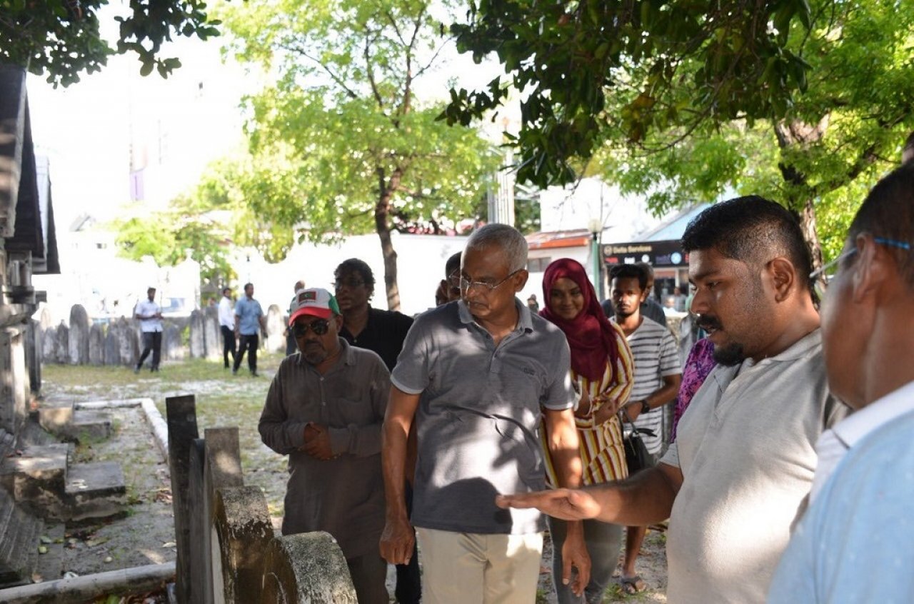 ރޯދައަށް ހުކުރު މިސްކިތް ޒީނަތްތެރިކުރުން