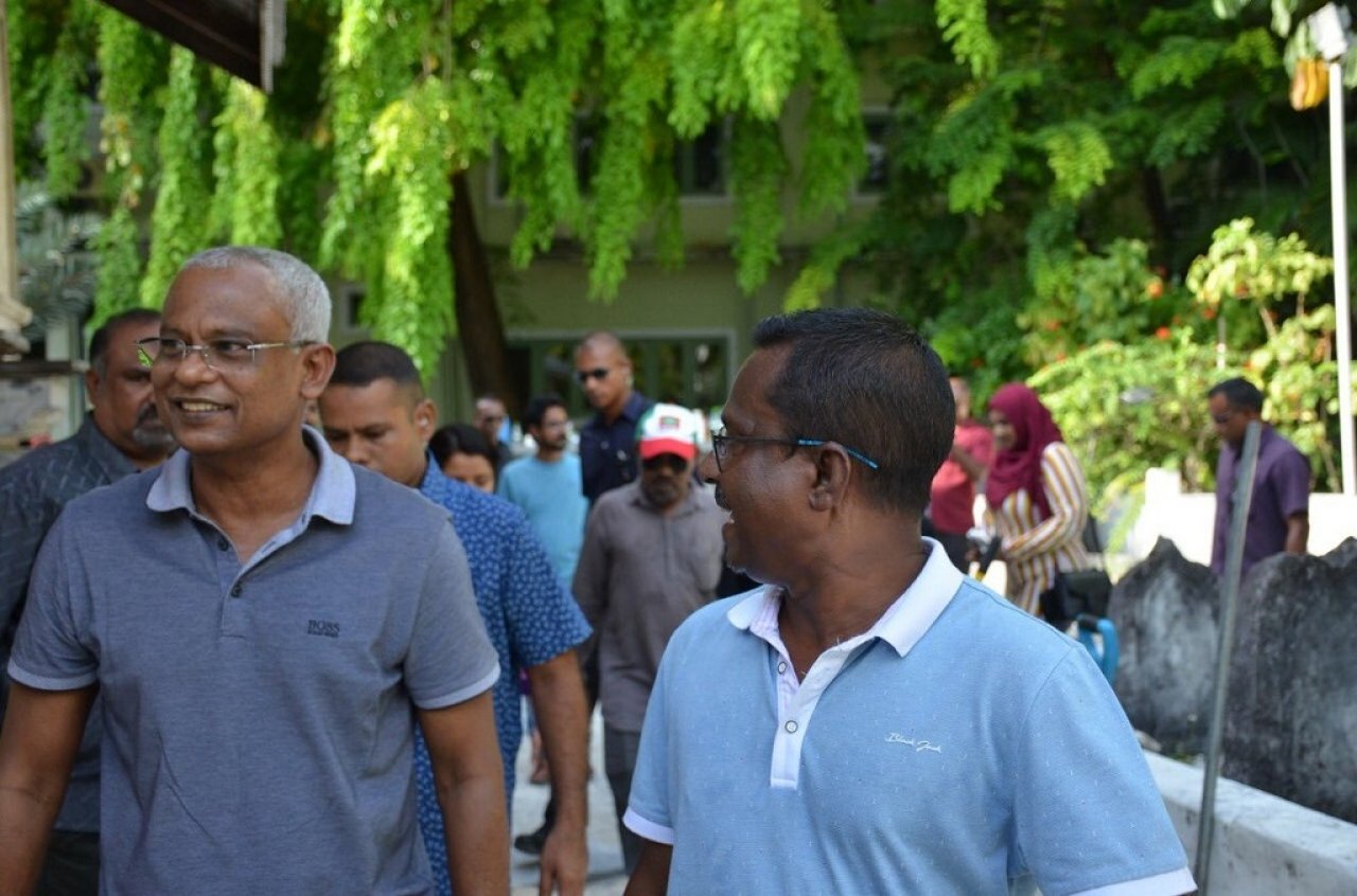 ރޯދައަށް ހުކުރު މިސްކިތް ޒީނަތްތެރިކުރުން