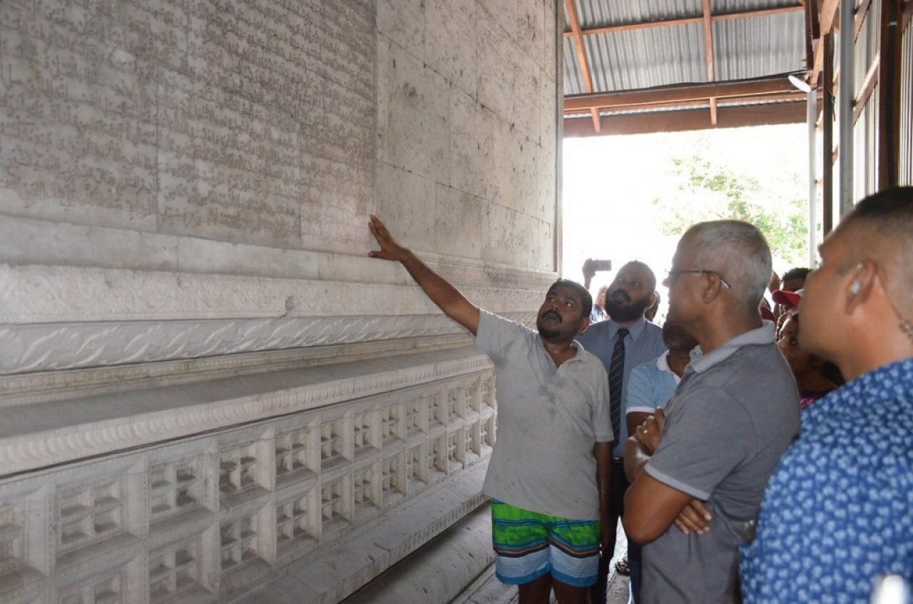 ރޯދައަށް ހުކުރު މިސްކިތް ޒީނަތްތެރިކުރުން