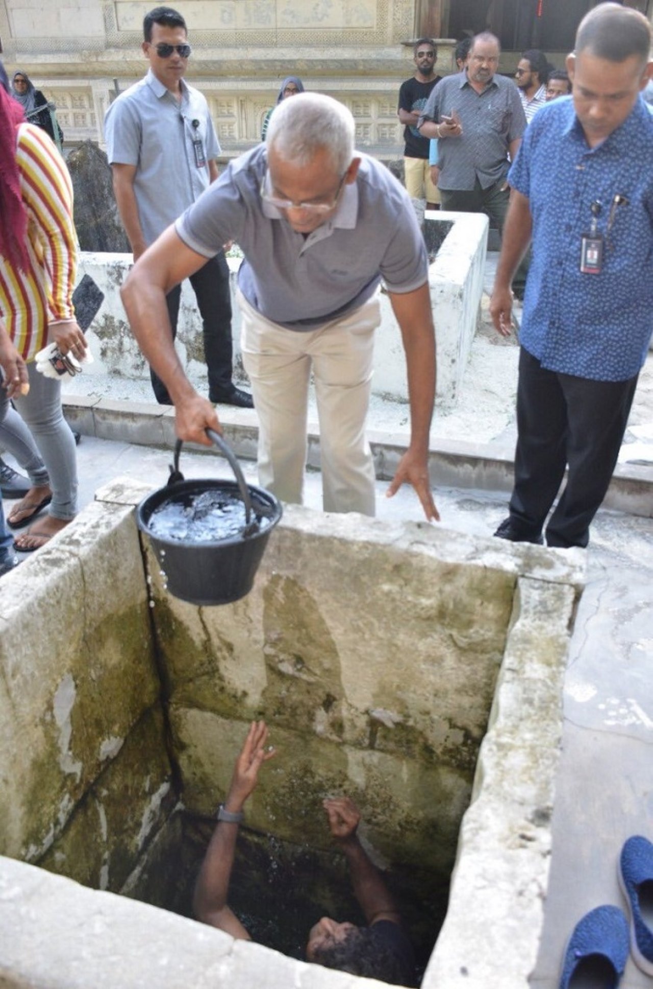 ރޯދައަށް ހުކުރު މިސްކިތް ޒީނަތްތެރިކުރުން