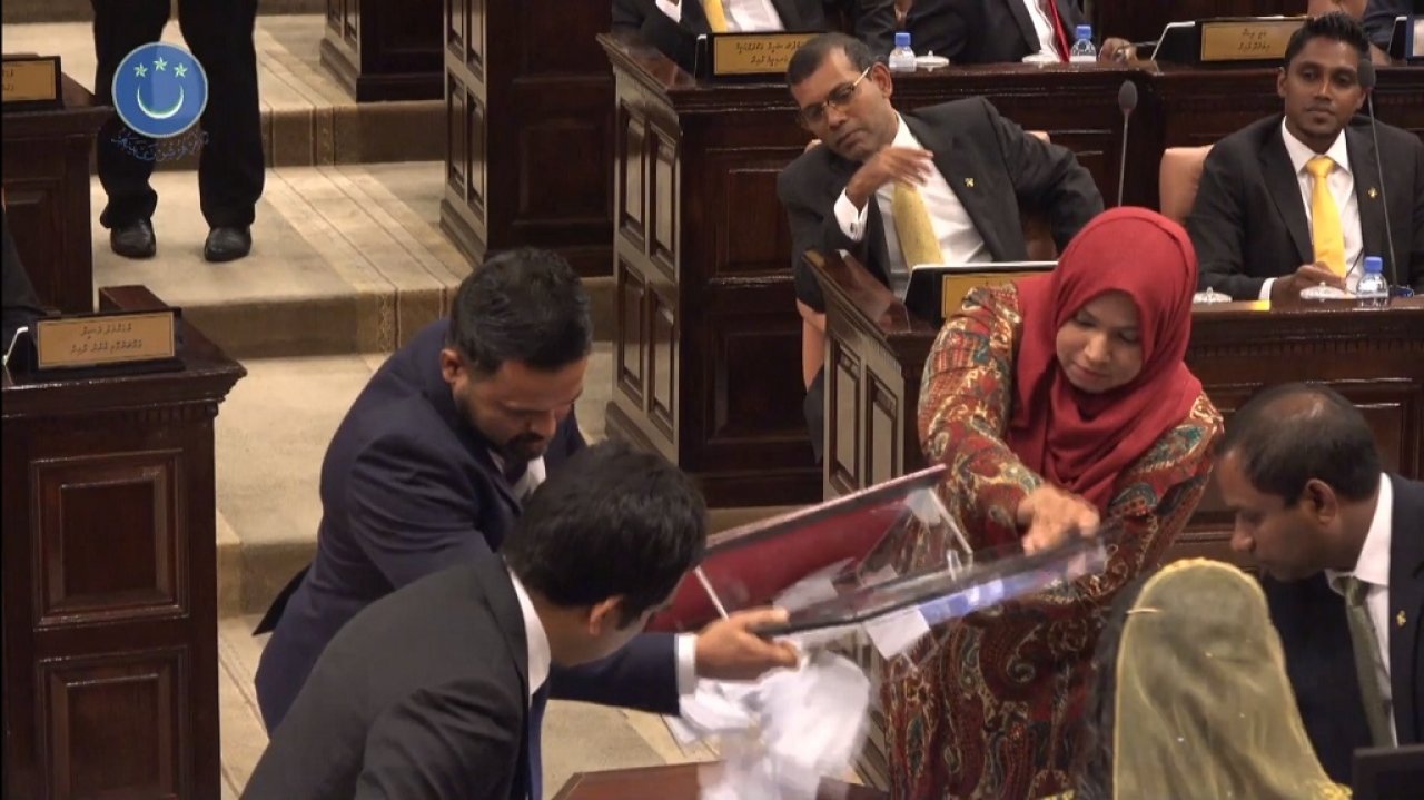 19 ވަނަ މަޖިލިސް ހުވާކުރެއްވުމާއި ފުރަތަމަ ޖަލްސާ