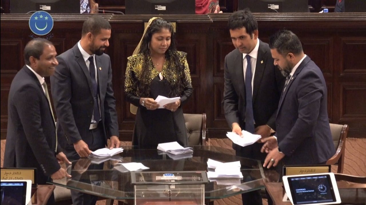 19 ވަނަ މަޖިލިސް ހުވާކުރެއްވުމާއި ފުރަތަމަ ޖަލްސާ