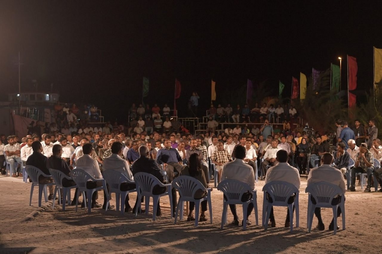 މަސްވެރިންނާއެކު ބޭއްވި ޖަޒީރާ ހޮޅުއަށި