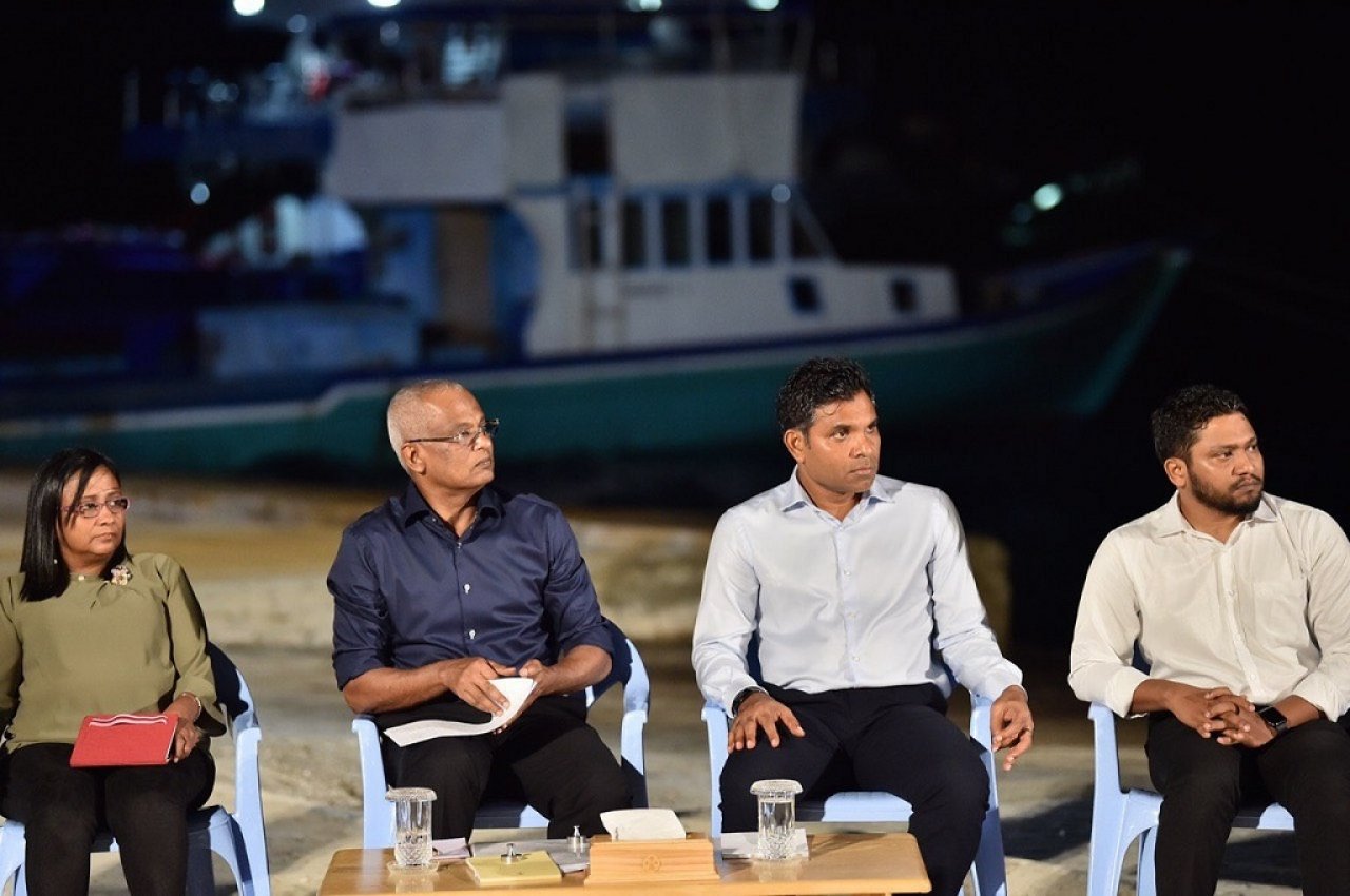 މަސްވެރިންނާއެކު ބޭއްވި ޖަޒީރާ ހޮޅުއަށި