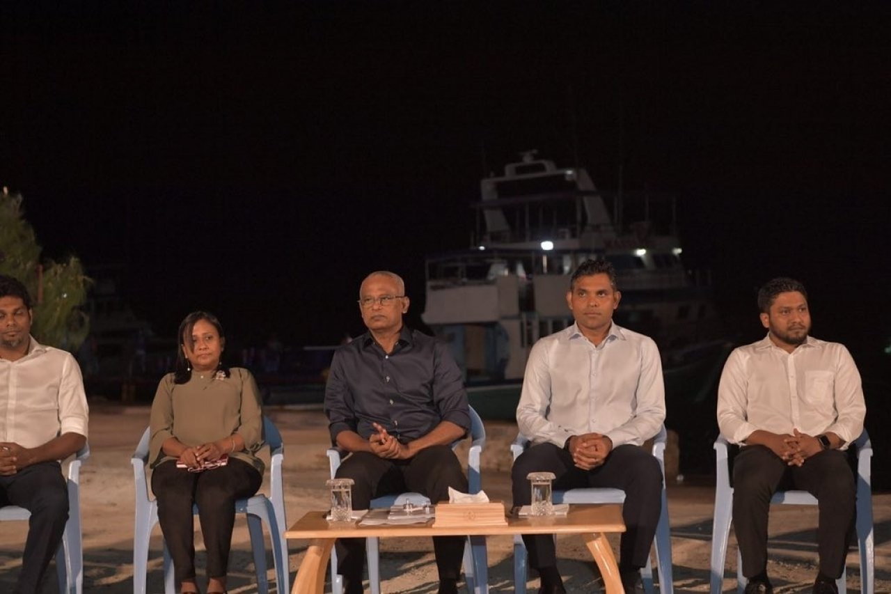 މަސްވެރިންނާއެކު ބޭއްވި ޖަޒީރާ ހޮޅުއަށި