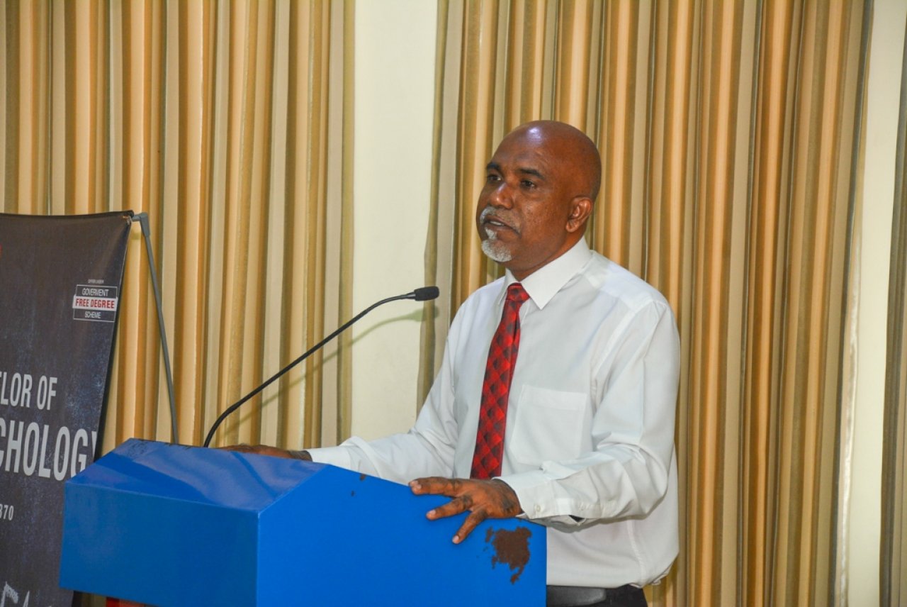 ސައިރިސް ކޮލެޖުގެ ބެޗްލާސް އޮފް ސައިކޮލަޖީ ލޯންޗު ކުރުން