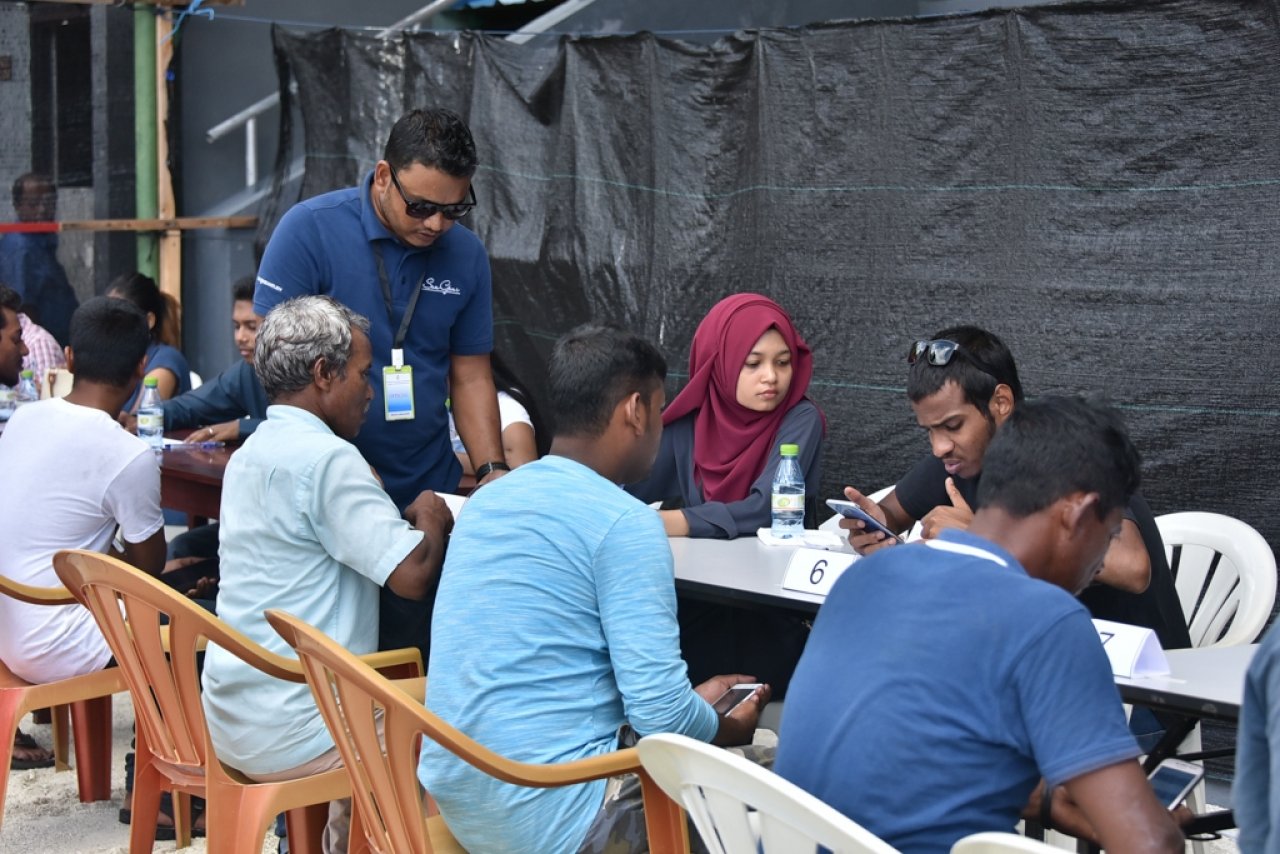 ގަވާއިދާ ހިލާފަށް އުޅޭ ބިދޭސީން ރަޖިސްޓަރީ ވުމަށް ހިންގާ ރެގިއުލޭޝަން ޕްރޮގްރާމް