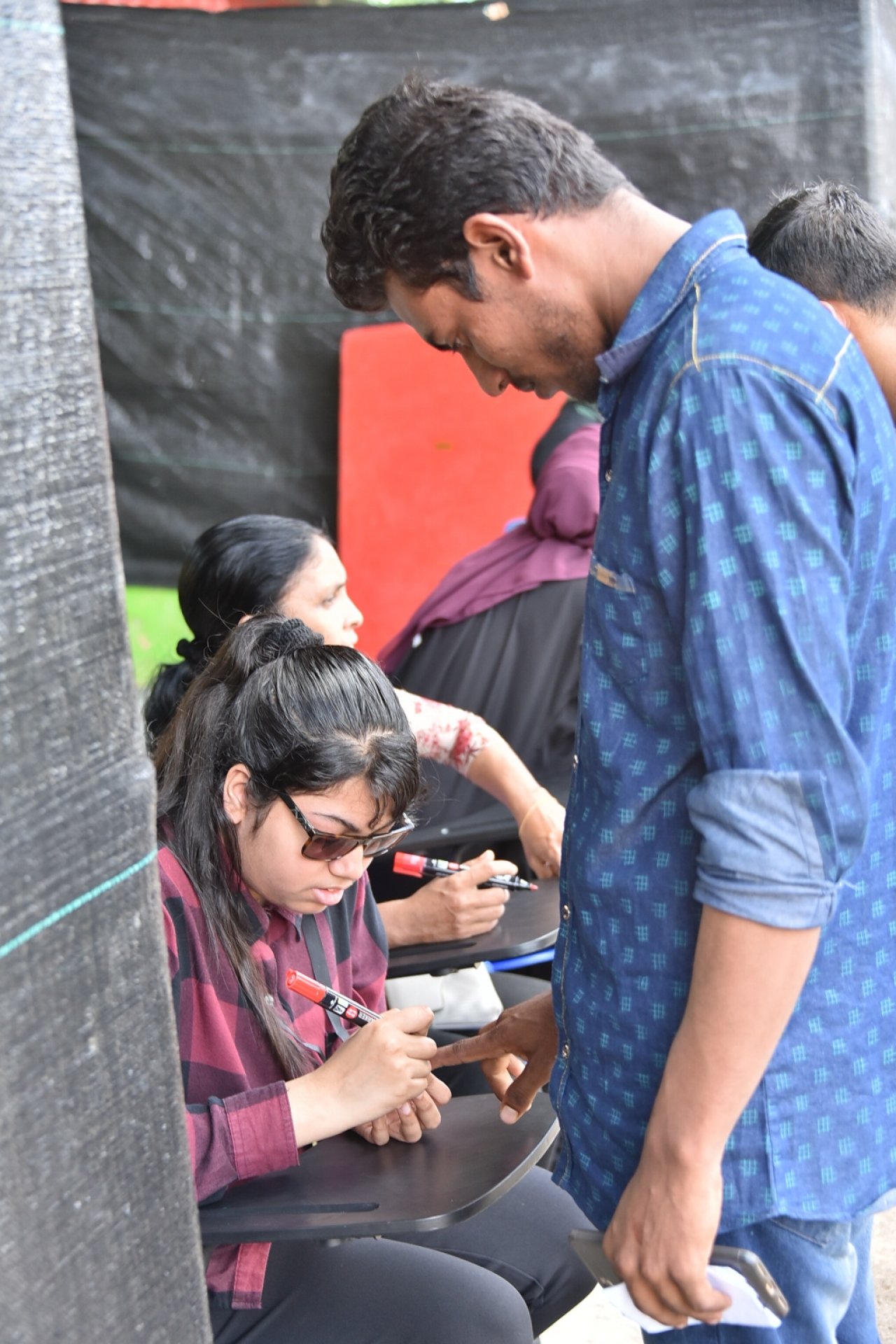 ގަވާއިދާ ހިލާފަށް އުޅޭ ބިދޭސީން ރަޖިސްޓަރީ ވުމަށް ހިންގާ ރެގިއުލޭޝަން ޕްރޮގްރާމް