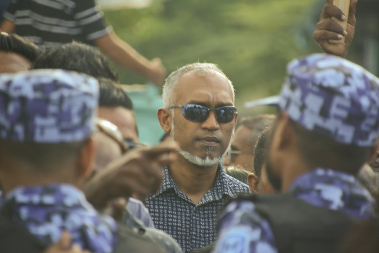 ކުރިމިނަލް ކޯޓު ކައިރީގައި ކުރި މުޒާހަރާގެ ތެރެއިން 