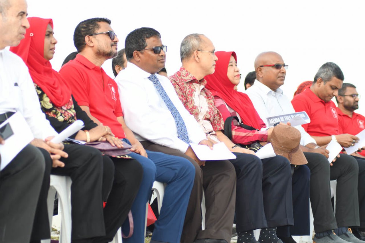 ޓްރެޝާ ދަ ޓްރީސް: ސައިރިކްސް ކޮލެޖުން ހުޅުމާލެ ފޭސް 2 ގައި ގަސް އިންދައިފި