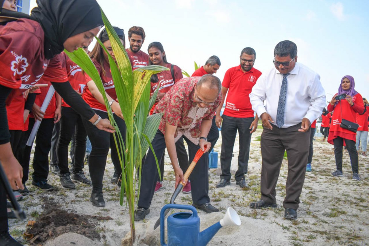ޓްރެޝާ ދަ ޓްރީސް: ސައިރިކްސް ކޮލެޖުން ހުޅުމާލެ ފޭސް 2 ގައި ގަސް އިންދައިފި