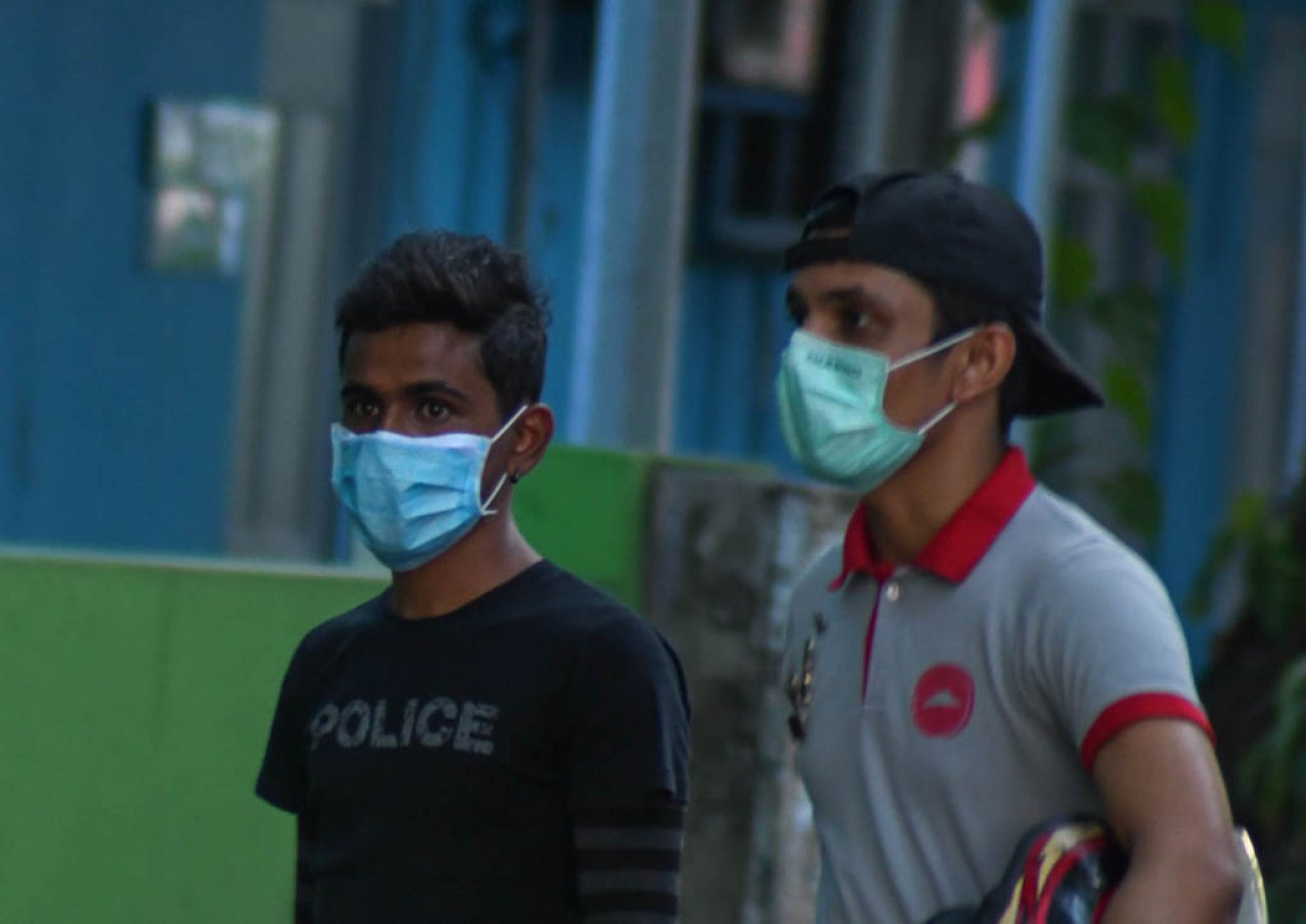 ކޮވިޑް-19 ގުޅިގެން މާލޭގައި މާސްކް އަޅައިންގެ އުޅޭ މީހުން