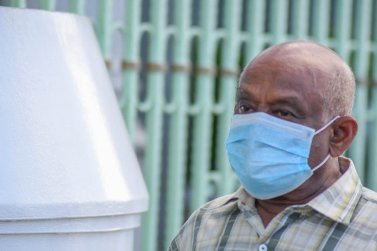 ކޮވިޑް-19 ގުޅިގެން މާލޭގައި މާސްކް އަޅައިންގެ އުޅޭ މީހުން