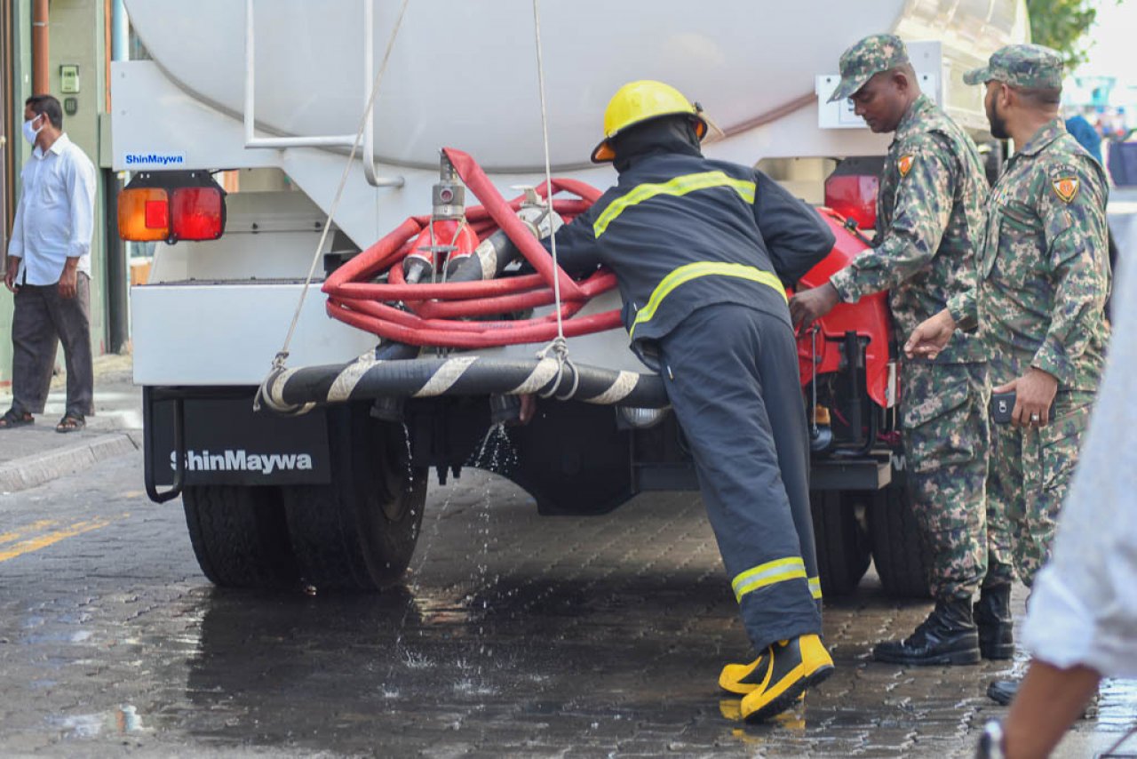  މާލޭގެ މަގުތައް ޑިސްއިންފެކްޓް ކުރަން ފަށައިފި