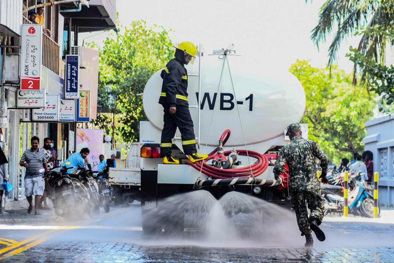  މާލޭގެ މަގުތައް ޑިސްއިންފެކްޓް ކުރަން ފަށައިފި